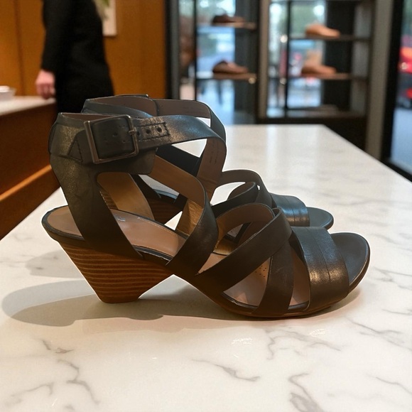 Clarks Artisan Black Leather Strappy Sandals – Size 8 - Picture 1 of 3